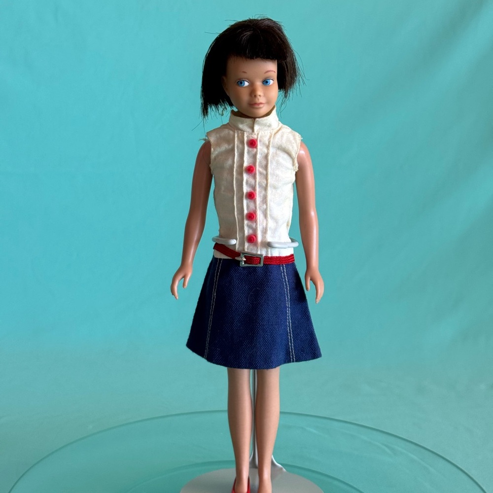 Vintage brunette bob skipper in cookie time dress